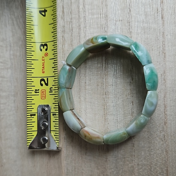 Vintage Acrylic Stretch Bracelet - Picture 5 of 5